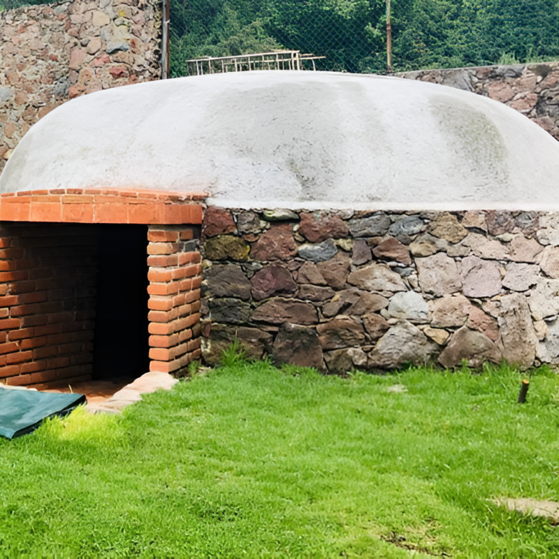 El temazcalli (del náhuatl: tema, “vapor”, y calli, “casa”) puede definirse como “casa de baño de vapor”.